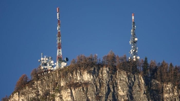 Funktürme am Berg oberhalb Eppan, Südtirol